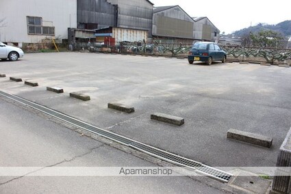サンフラワー山波[1K/24.18m2]の駐車場