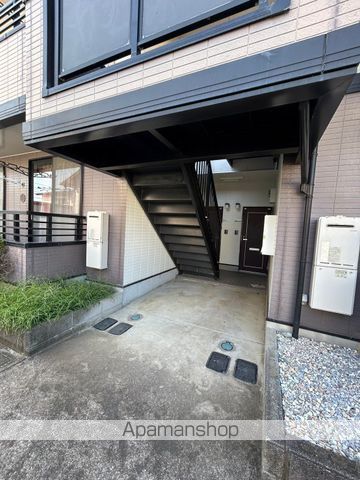 ドミール本郷 B棟の玄関写真