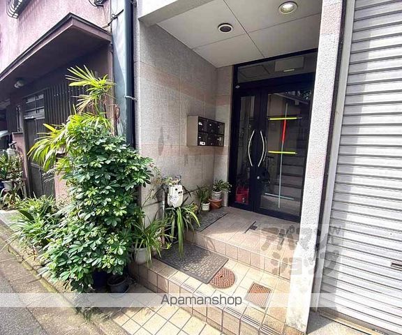 やまやすビルの玄関写真