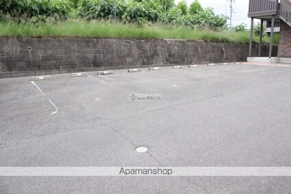 広島県尾道市山波町[1K/33.34m2]の駐車場1