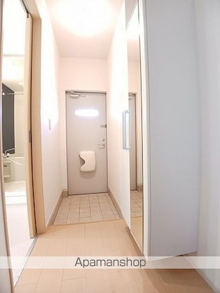 リヴェール松江[1R/30m2]の玄関