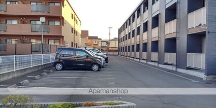 レオパレス松山インター[1K/31.33m2]の駐車場4