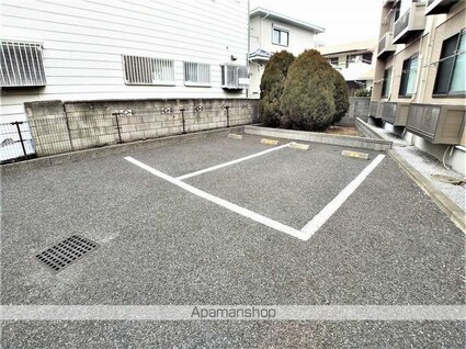 レオネクスト健[1K/28.02m2]の駐車場