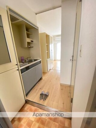 メゾン・ド・栗林公園[1R/18m2]の玄関