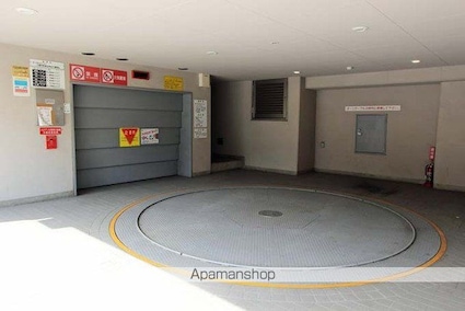 コンフォリア原宿[2LDK/63.32m2]の駐車場