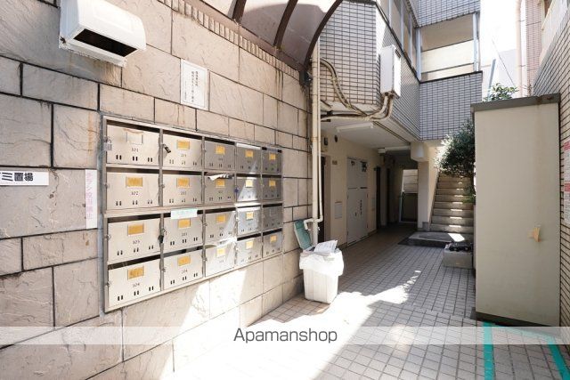 スカイコート下北沢の玄関写真