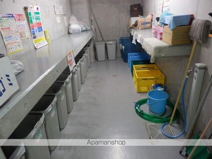 東京都新宿区岩戸町[1LDK/48.62m2]の共用部7