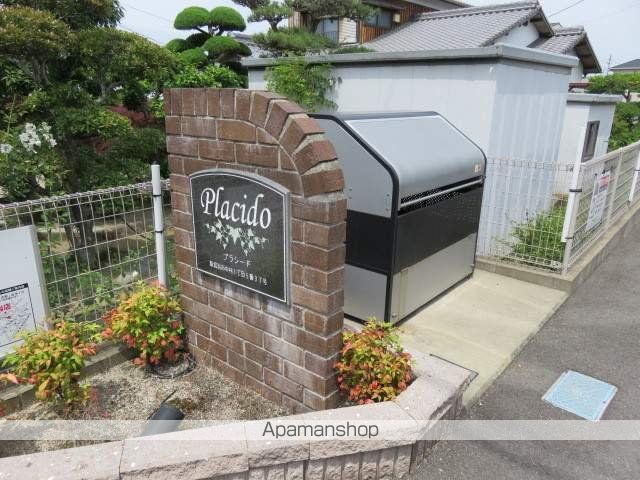 プラシードの玄関写真