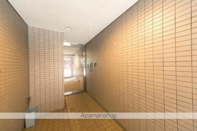 アーバンコート北新宿[1LDK/44.38m2]のエントランス