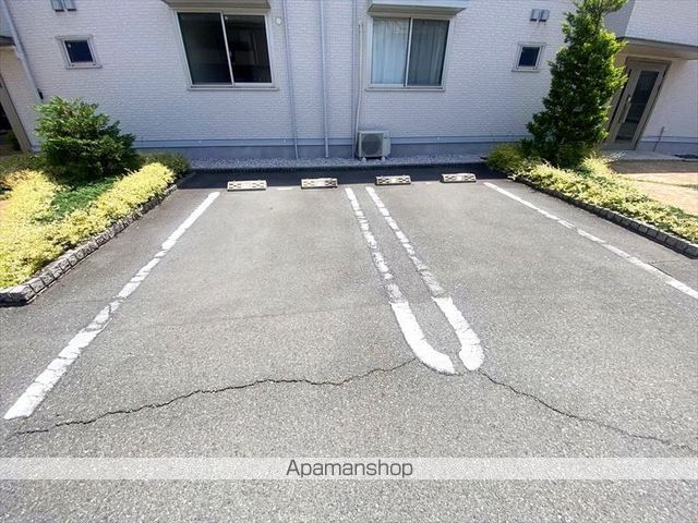 プラシード三宅[2LDK/60.57m2]の駐車場1