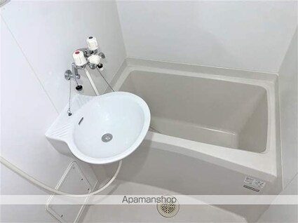 レオパレスエクレール君塚[1K/20.28m2]のバス