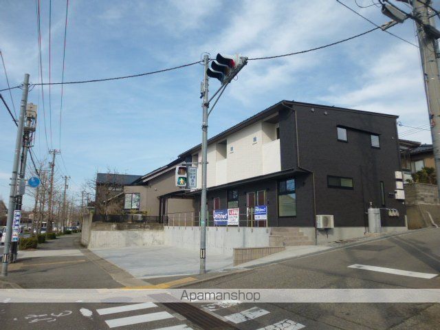 メゾネット長坂の外観写真