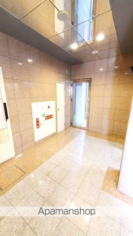 ドミール堺筋本町の玄関写真