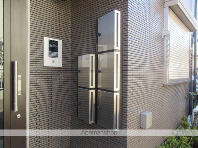 ラルーチェ高円寺の玄関写真