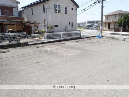 和歌山県和歌山市三葛[1DK/32m2]の駐車場3
