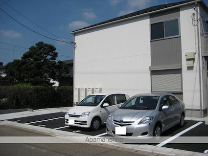 エステート泉塚[1R/26.5m2]の駐車場