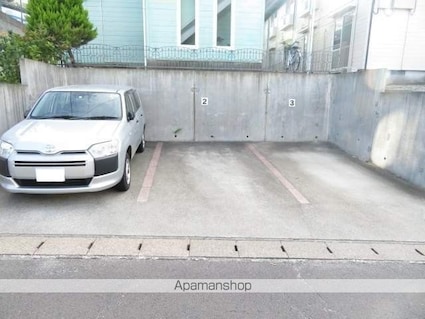 メゾンラフィーネ[1K/23.1m2]の駐車場