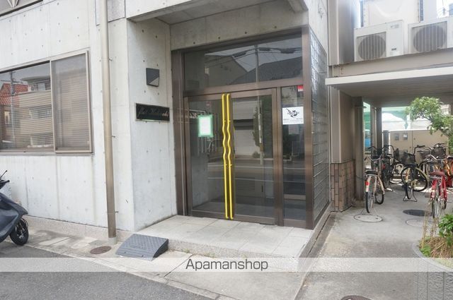 フラットカキノキの玄関写真