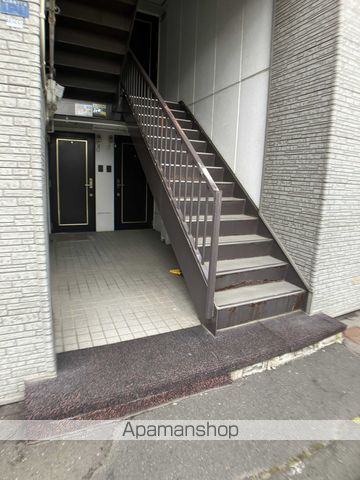 ロイヤルハイツ23の玄関写真