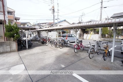 ロイアルコート桑原[1K/30.68m2]の共用部1
