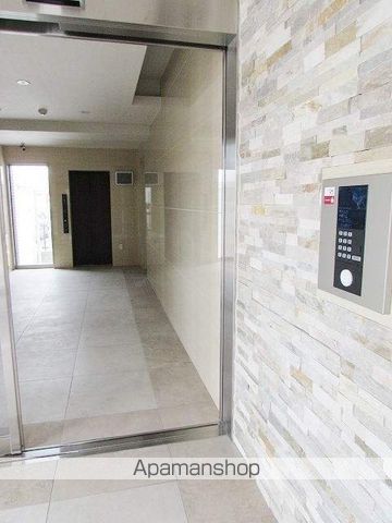クラウン パレスの玄関写真