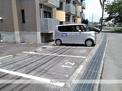 サンヴェルディ東石井[1K/29.7m2]の駐車場3