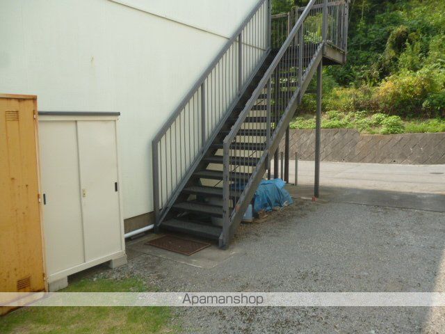 英村アパートの玄関写真