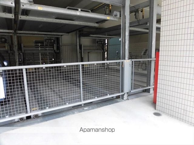 和歌山県和歌山市友田町５丁目[1K/27.63m2]の駐車場1