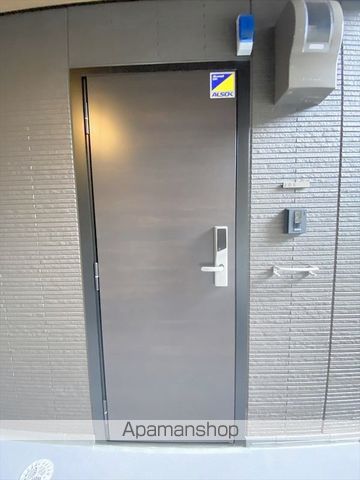LUVERIAの外観写真