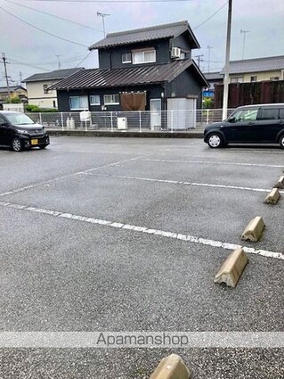 サラージュ[1K/29.7m2]の駐車場2