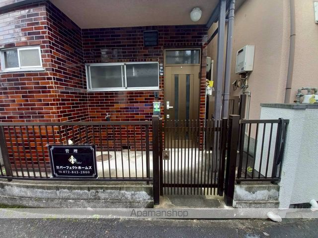 京阪電気鉄道京阪線 香里園駅 徒歩7分 2階建 築55年の玄関写真