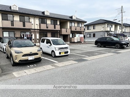 エルスールファミーユ[2LDK/53.46m2]の駐車場1