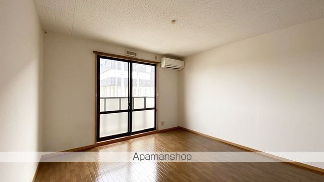 ANIESU BEE IIの内装写真