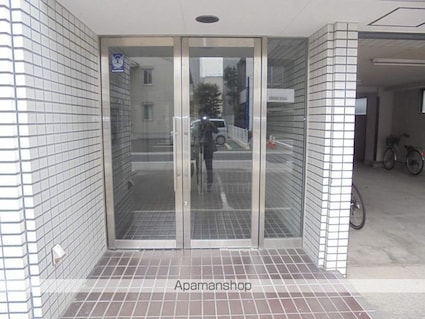 東京建設松本ビル[事務所/141.9m2]のエントランス2