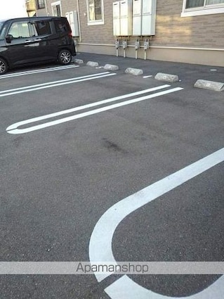 ラ・ドゥサーⅠ[1LDK/37.76m2]の駐車場1