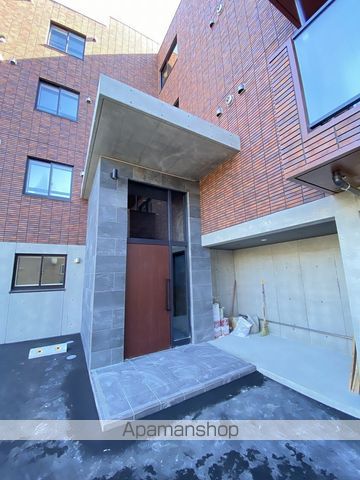 CASAAT月寒中央の玄関写真