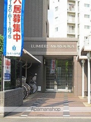 ルミエール諸岡の玄関写真