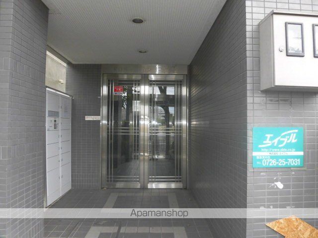 ドロメンスカセ三番館の玄関写真