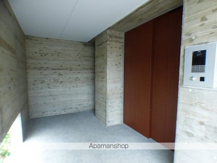 Ｋ　ｃｏｕｒｔ[4SLDK/110.36m2]の共用部1