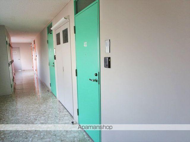 小千谷産業ビルの玄関写真
