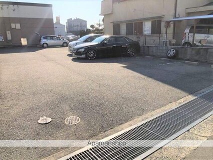 レオパレスＭｓフレーズ参番館[1K/20.28m2]の駐車場3
