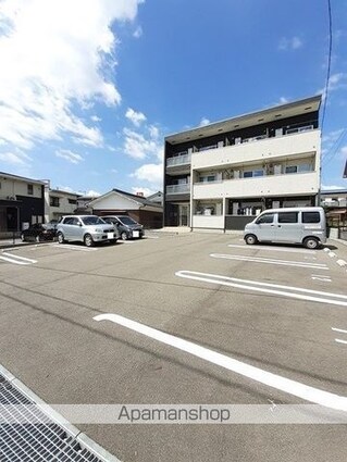 Ｋ’ｓ　シエージィ　Ｂ[1K/30.42m2]の駐車場