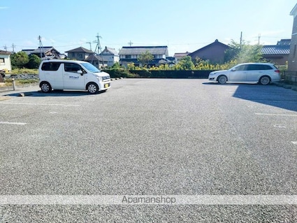 レオパレスＭＹ中山[1K/26.08m2]の駐車場