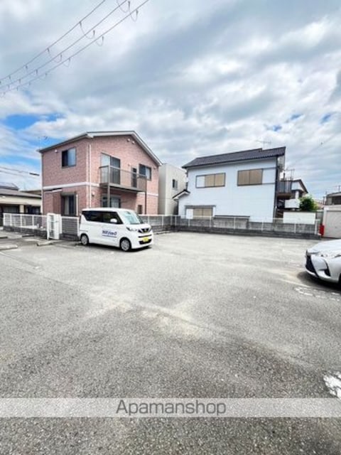 レジデンスブライト[1R/27.25m2]の駐車場1