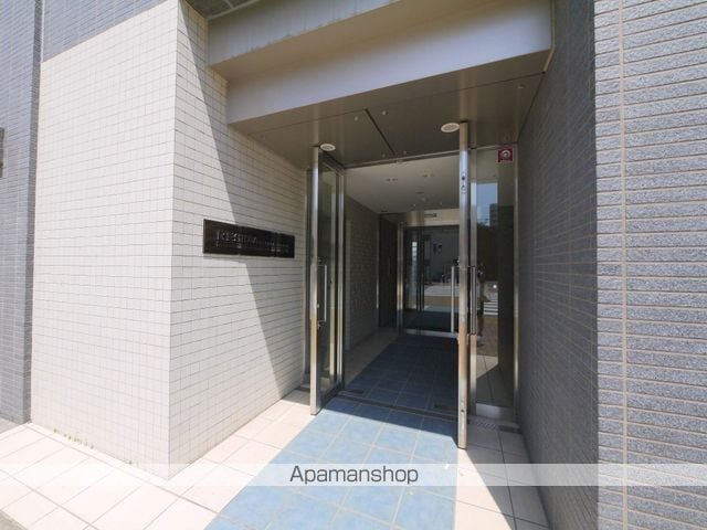 レジディア久屋大通の玄関写真