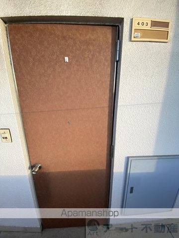 酒井ビルの玄関写真