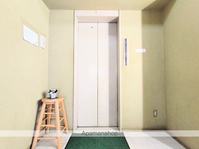 森ビルの玄関写真