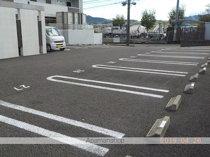 ハンプトンコート[1K/30m2]の駐車場2