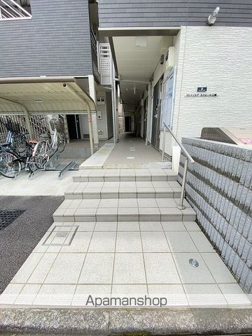 クレイノルナ ルミエール三郷の玄関写真