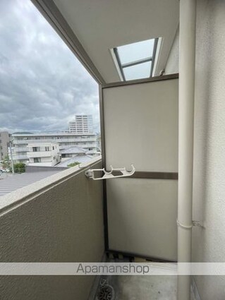 ＡＭＡＬＦＩ　９０[1K/21.6m2]のバルコニー